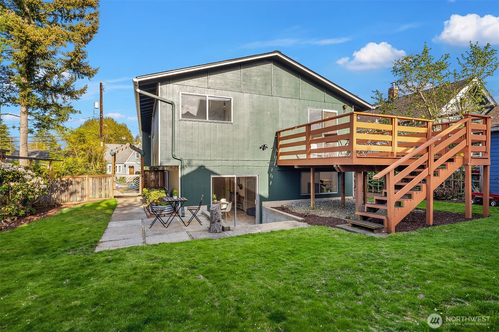 3215 40th Avenue Southwest Seattle, WA 98116 - Photo 22 of 37