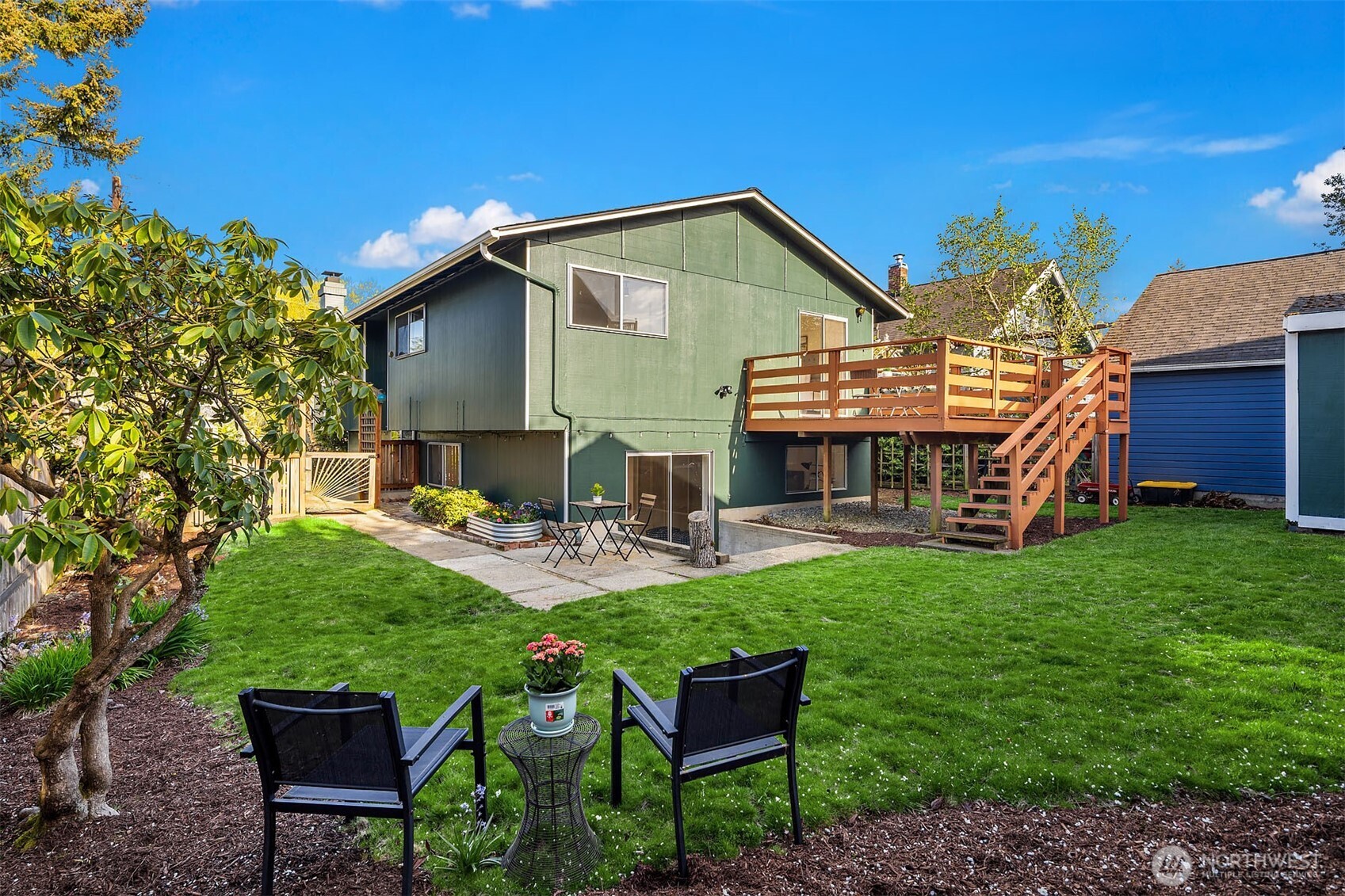 3215 40th Avenue Southwest Seattle, WA 98116 - Photo 25 of 37