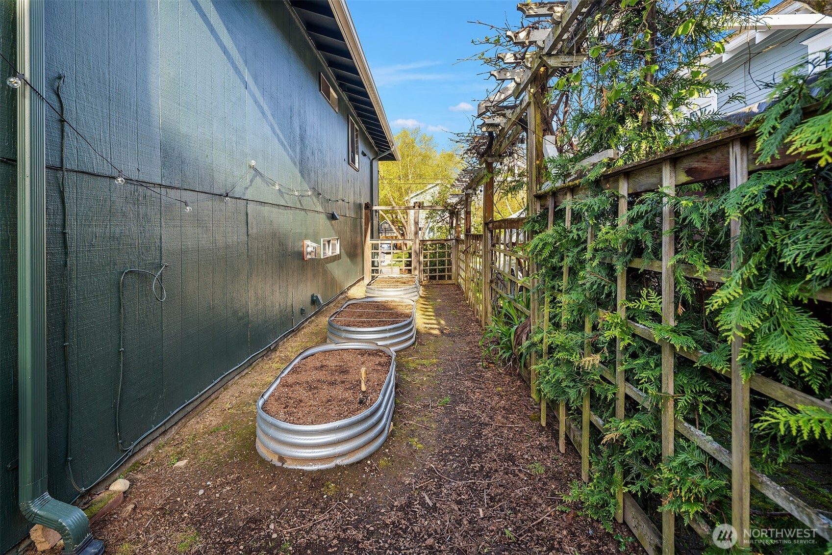 3215 40th Avenue Southwest Seattle, WA 98116 - Photo 26 of 37