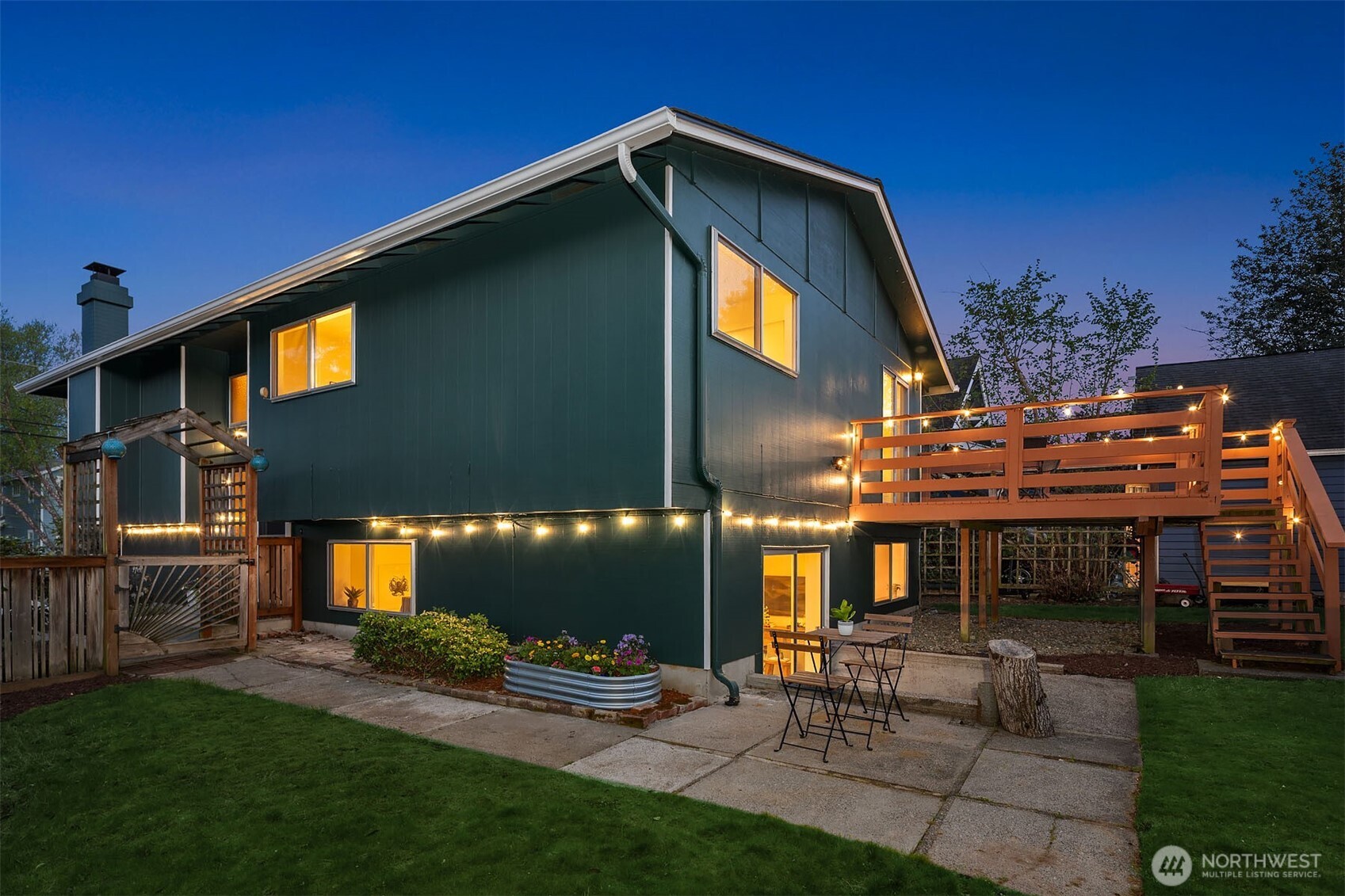 3215 40th Avenue Southwest Seattle, WA 98116 - Photo 29 of 37
