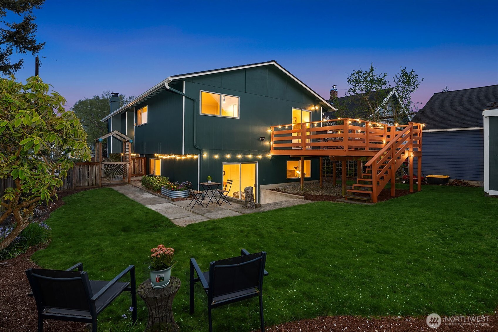 3215 40th Avenue Southwest Seattle, WA 98116 - Photo 30 of 37
