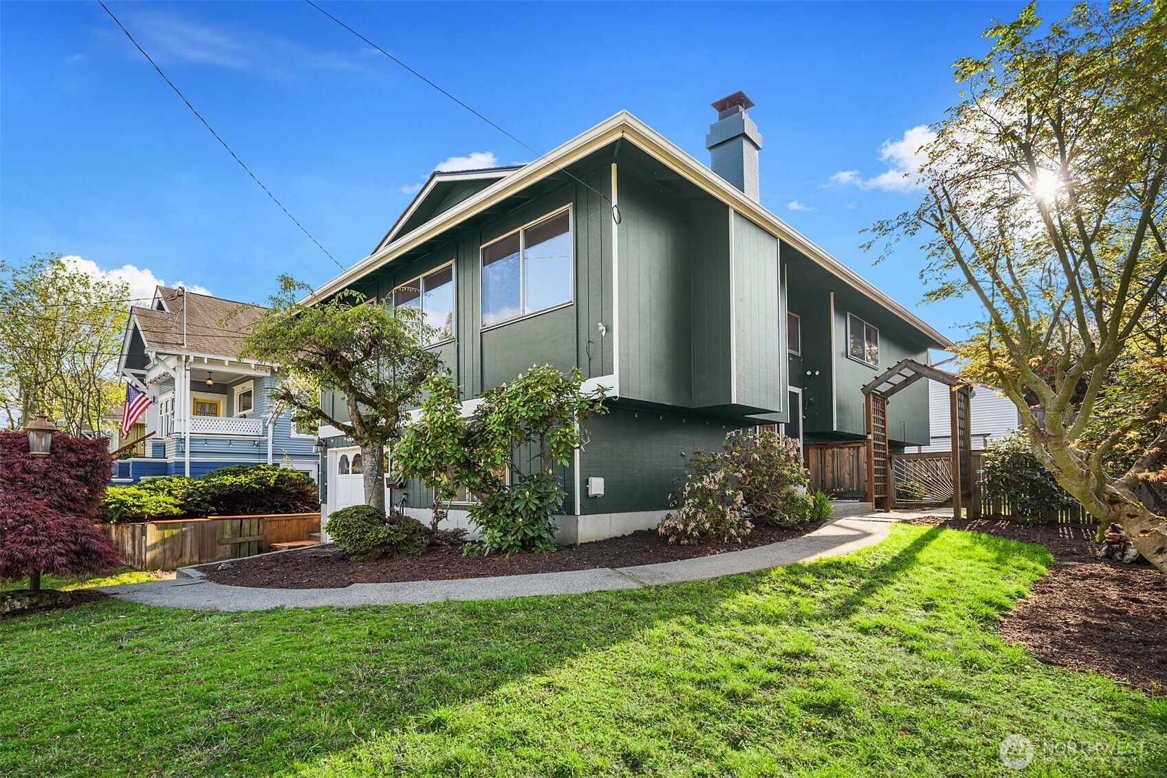 3215 40th Avenue Southwest Seattle, WA 98116 - Photo 3 of 37