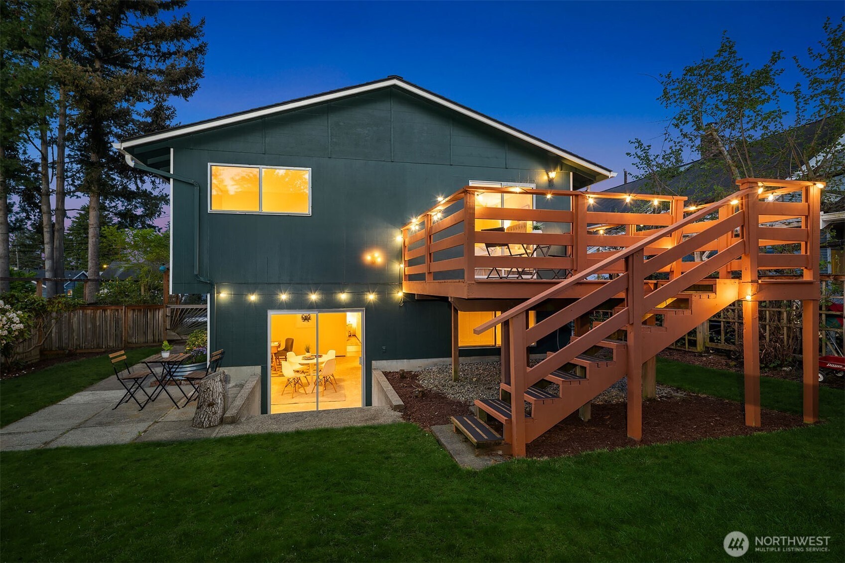 3215 40th Avenue Southwest Seattle, WA 98116 - Photo 31 of 37