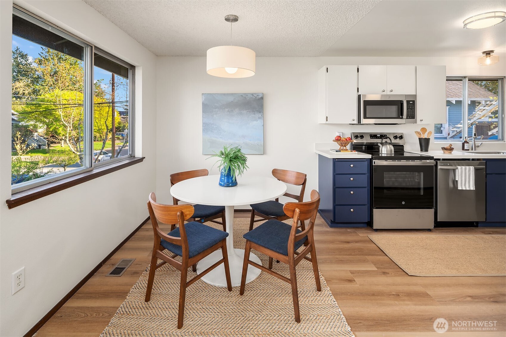 3215 40th Avenue Southwest Seattle, WA 98116 - Photo 8 of 37