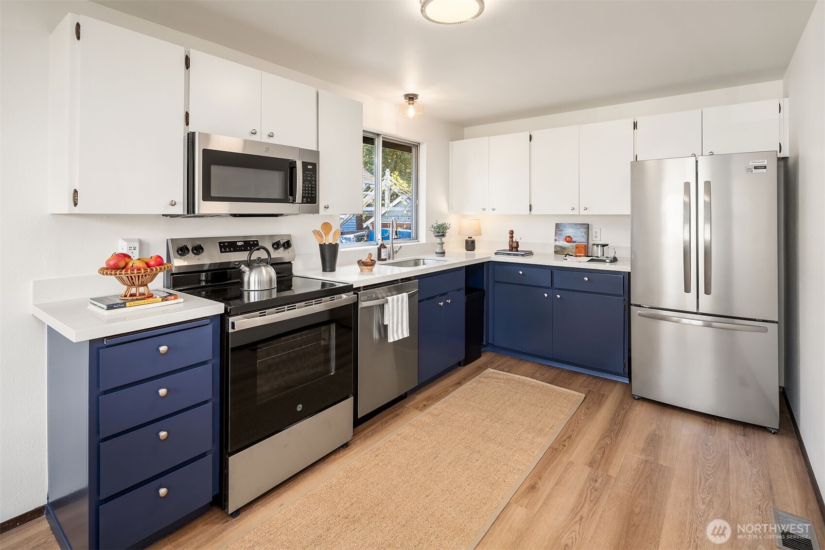 3215 40th Avenue Southwest Seattle, WA 98116 - Photo 9 of 37