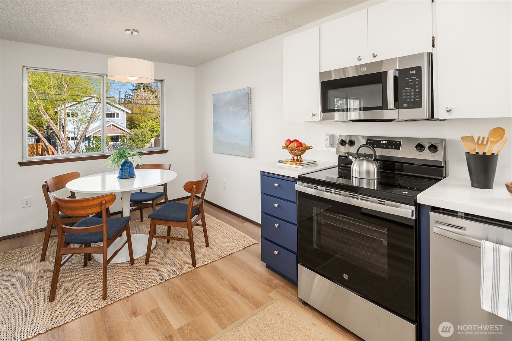 3215 40th Avenue Southwest Seattle, WA 98116 - Photo 10 of 37