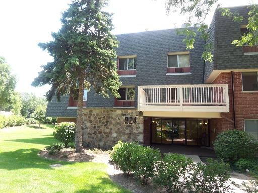 924 Ridge Square, Unit 204 Elk Grove Village, IL 60007 - Photo 1 of 1 a house view with a garden space
