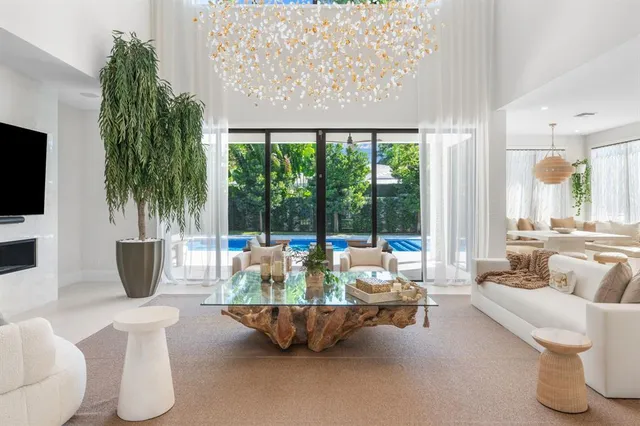 a view of entryway and hall