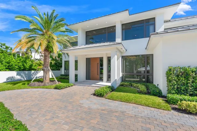a view of a house with backyard and swimming pool