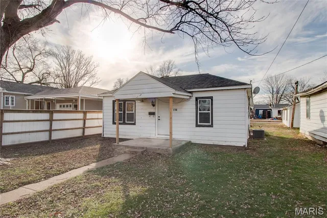 $59,500 | 176 South Pence Street, East Alton, IL 62024