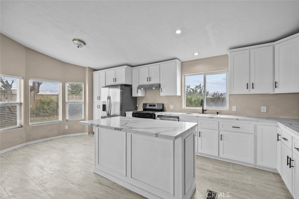 6142 Rare Rabbit Avenue Mojave, CA 93501 - Photo 17 of 50 a kitchen with a sink stove and cabinets