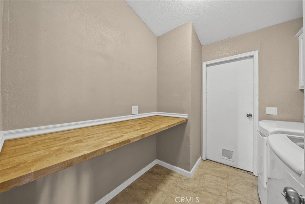 6142 Rare Rabbit Avenue Mojave, CA 93501 - Photo 24 of 50 a view of an empty room