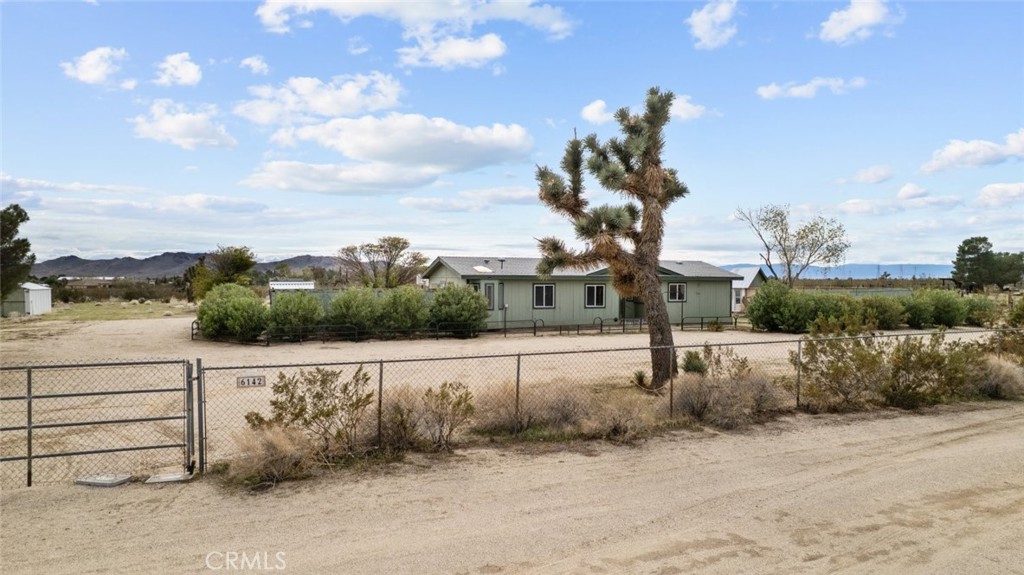 6142 Rare Rabbit Avenue Mojave, CA 93501 - Photo 4 of 50 a view of a terrace