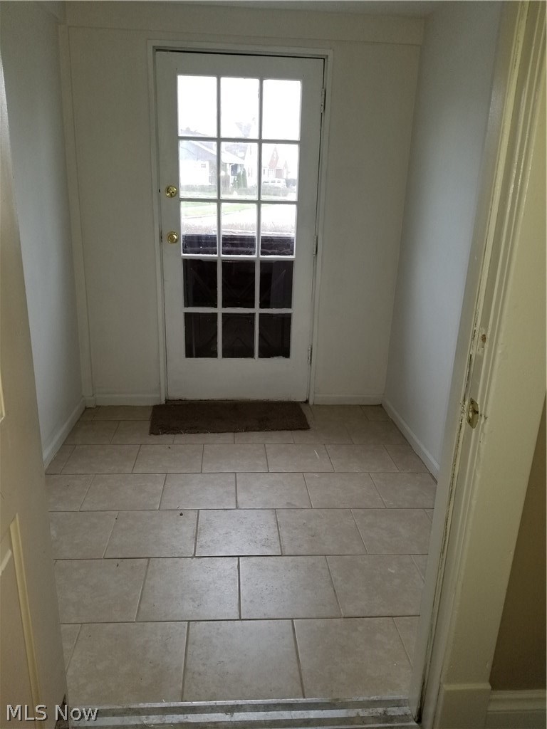 18116 Neff Road Cleveland, OH 44119 - Photo 3 of 20 Gallery Image 3