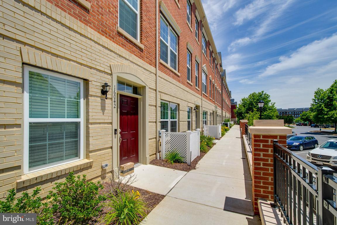 16040 Madison Ridge Place Gainesville, VA 20155 - Photo 2 of 33 Gallery Image 2