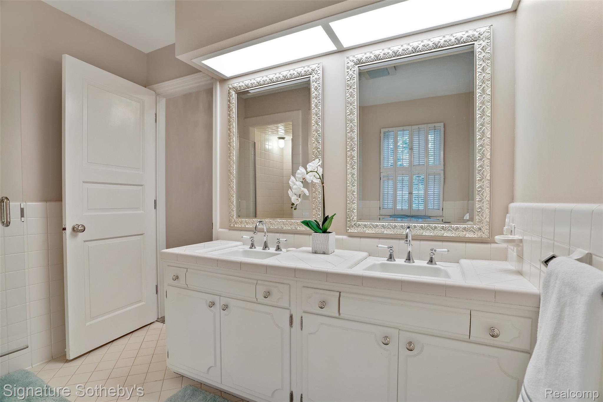 1176 Covington Road Bloomfield Hills, MI 48301 - Photo 28 of 65 1176-Covington-Rd-32.jpg
