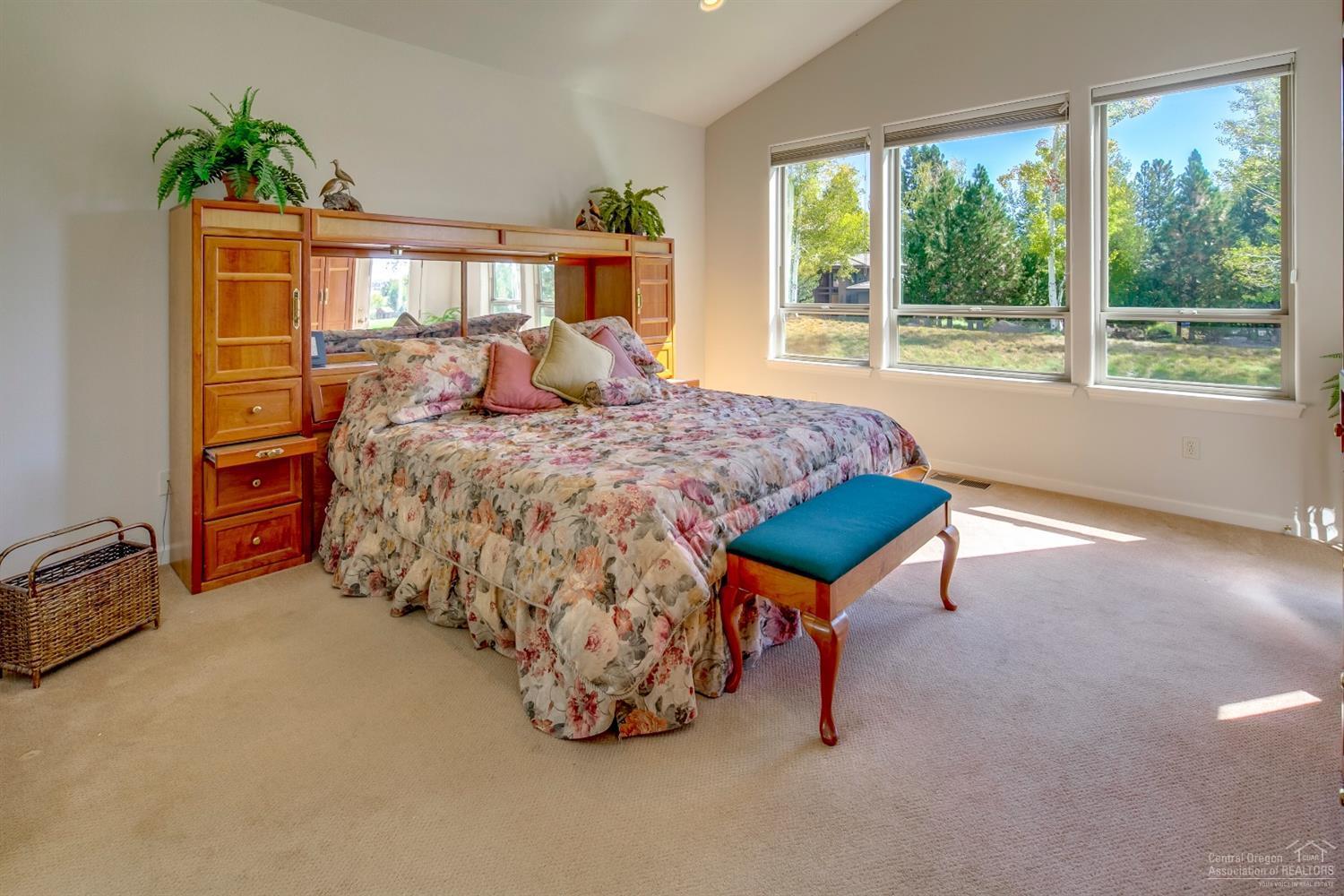 62011 Fall Creek Loop Bend, OR 97702 - Photo 11 of 20 Gallery Image 11