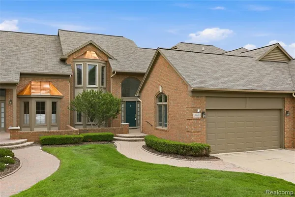 $374,900 | 54698 Bellingham Drive, Unit 56, Utica, MI 48316
