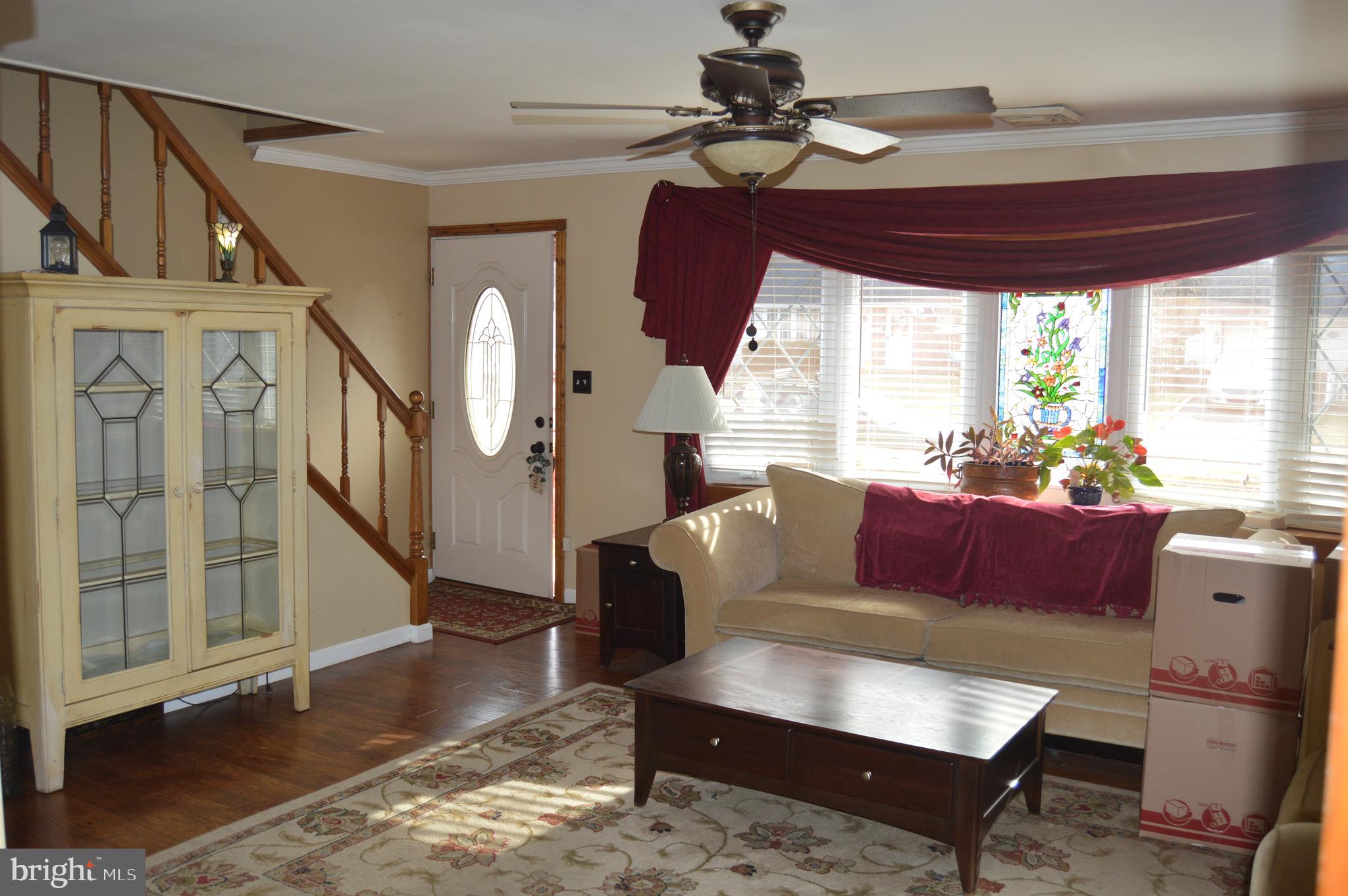 56 Middle Road Levittown, PA 19056 - Photo 4 of 16 Living Room