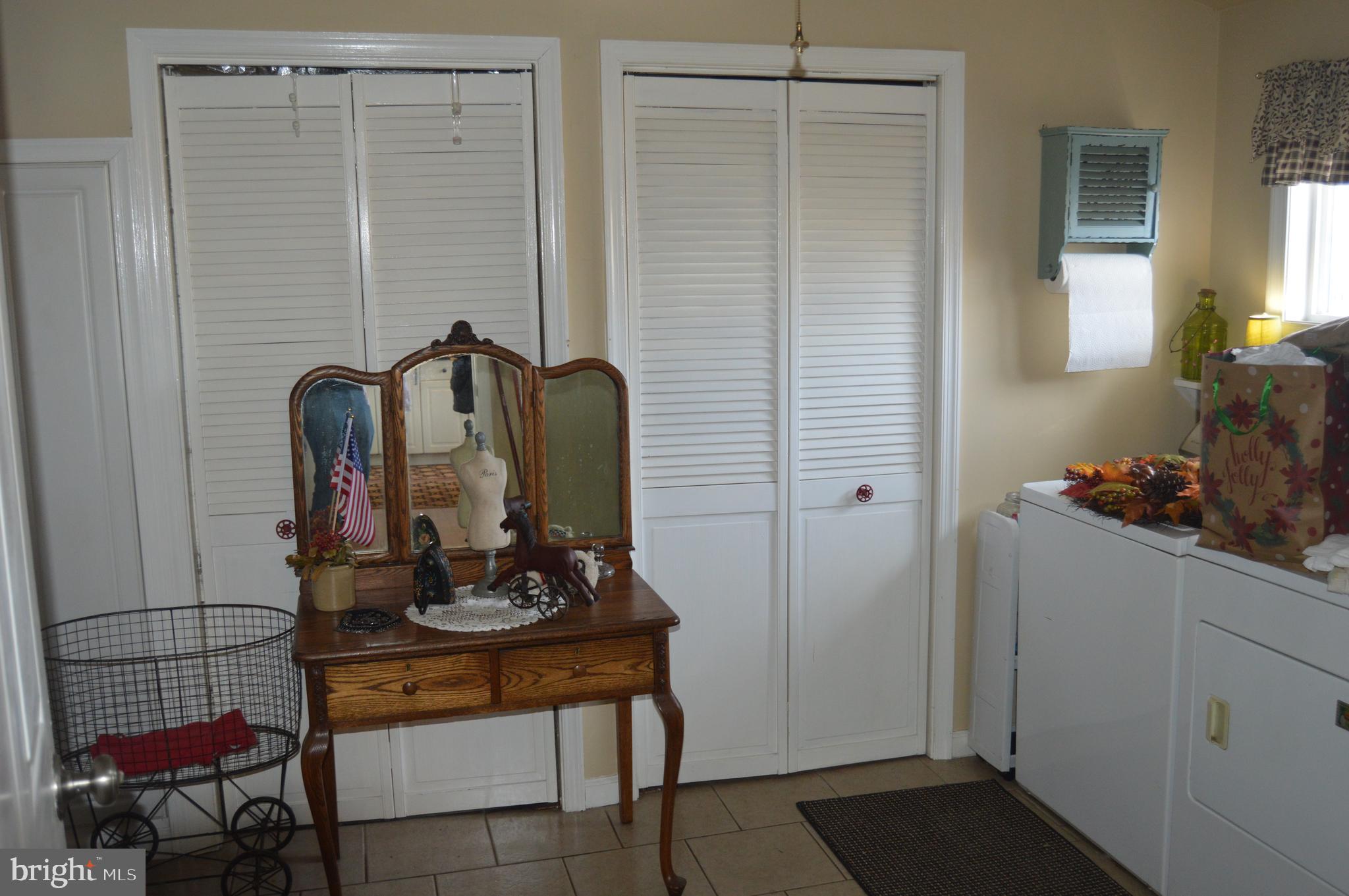 56 Middle Road Levittown, PA 19056 - Photo 6 of 16 Mud / Laundry Room
