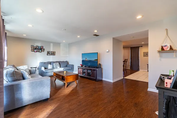 $265,000 | 13415 South Mackinaw Avenue, Chicago, IL 60633