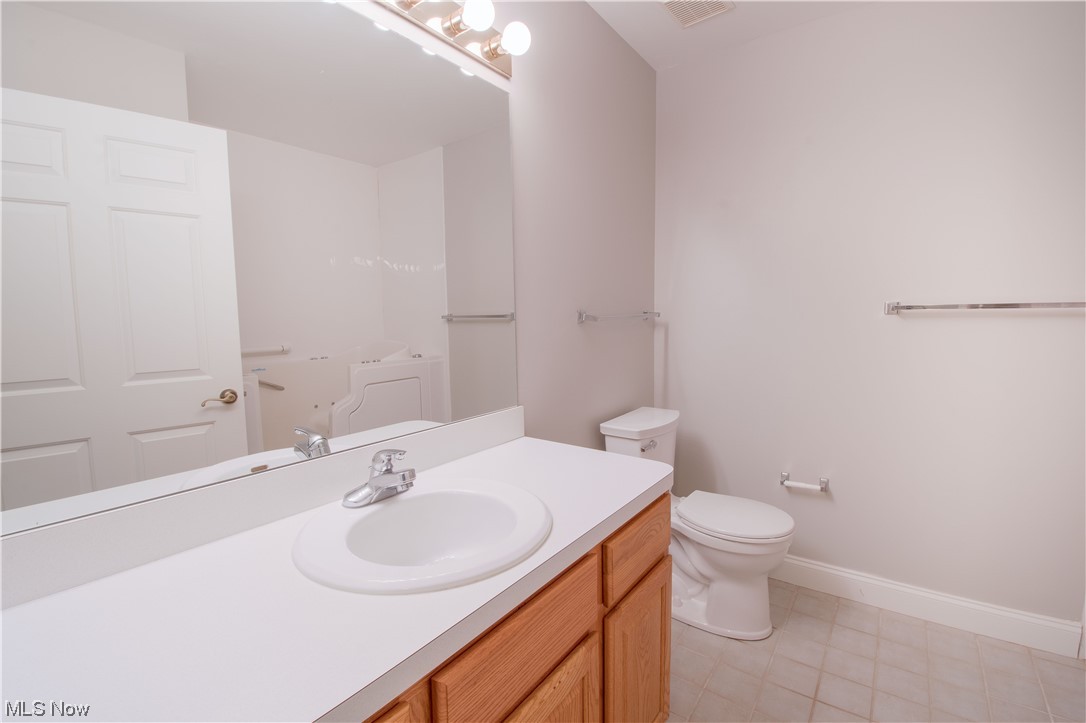 105 Furnace Run Road, Unit 105 Akron, OH 44307 - Photo 17 of 22 Full bathroom with a safe step walk-in tub on the main floor.