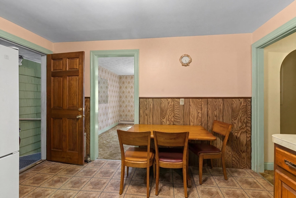 27 Kinnicutt Road Worcester, MA 01602 - Photo 9 of 38
