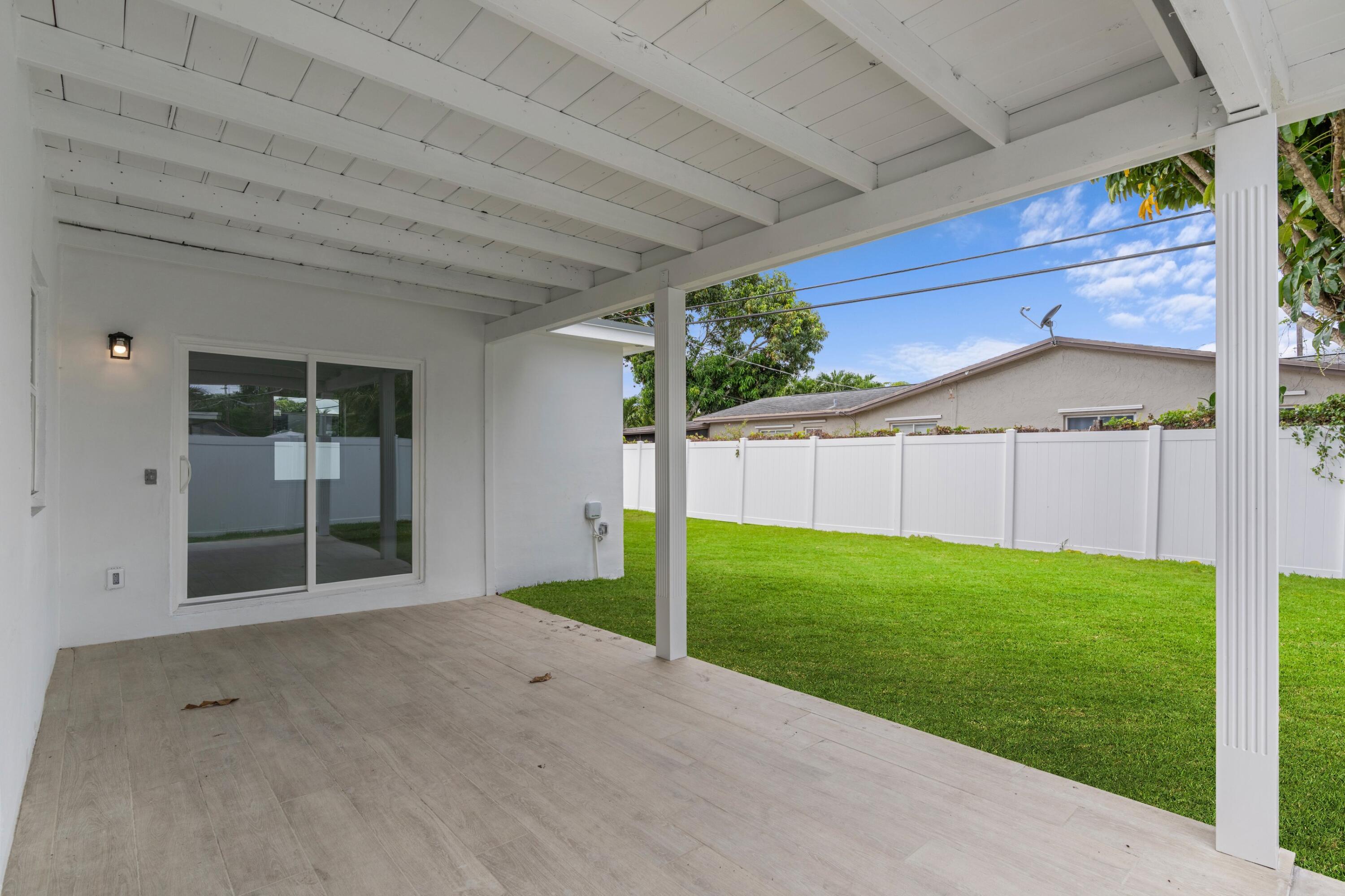 22171 Southwest 62nd Avenue Boca Raton, FL 33428 - Photo 17 of 41 Patio