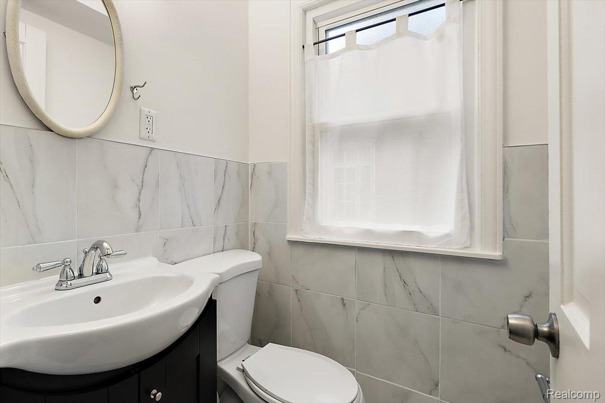 10612 Nottingham Road Detroit, MI 48224 - Photo 14 of 50 32-10612 Nottingham-32.jpg