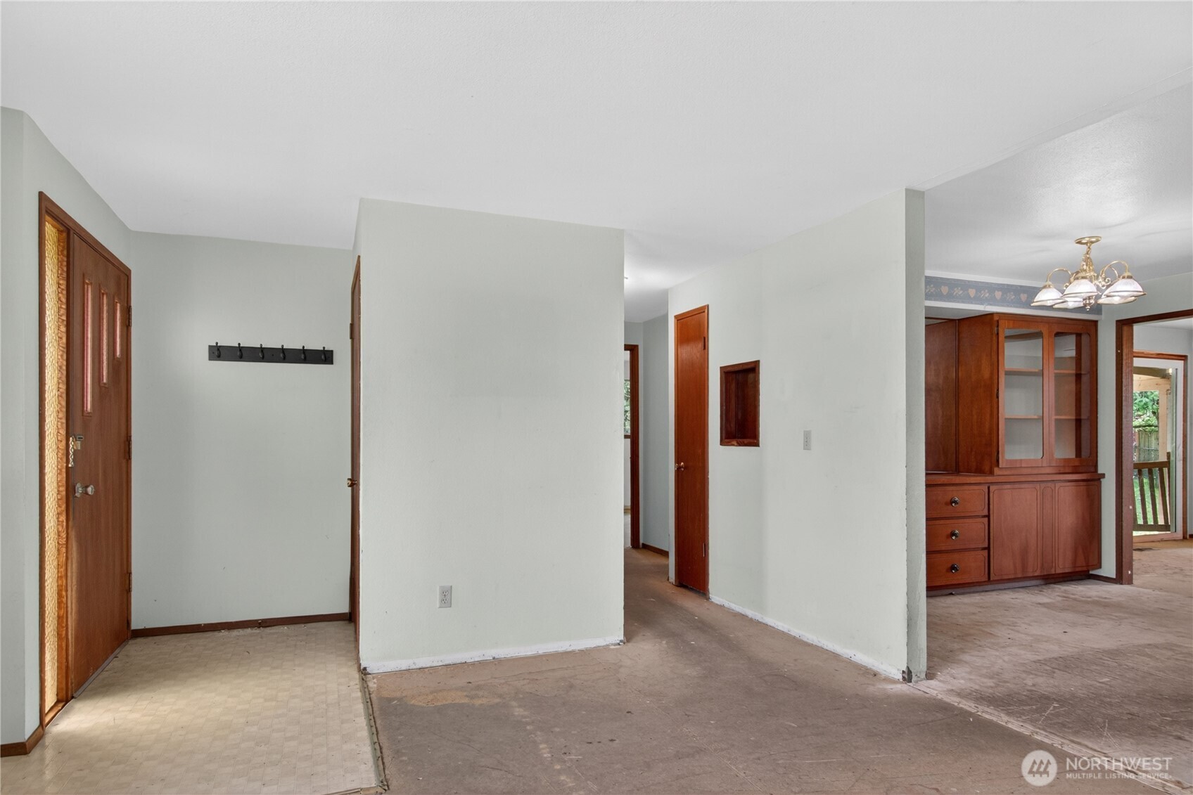 716 Murphy Way Sultan, WA 98294 - Photo 23 of 31 an empty room with closet and windows