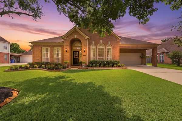 $569,900 | 3103 Autumn Harvest Drive, Friendswood, TX 77546
