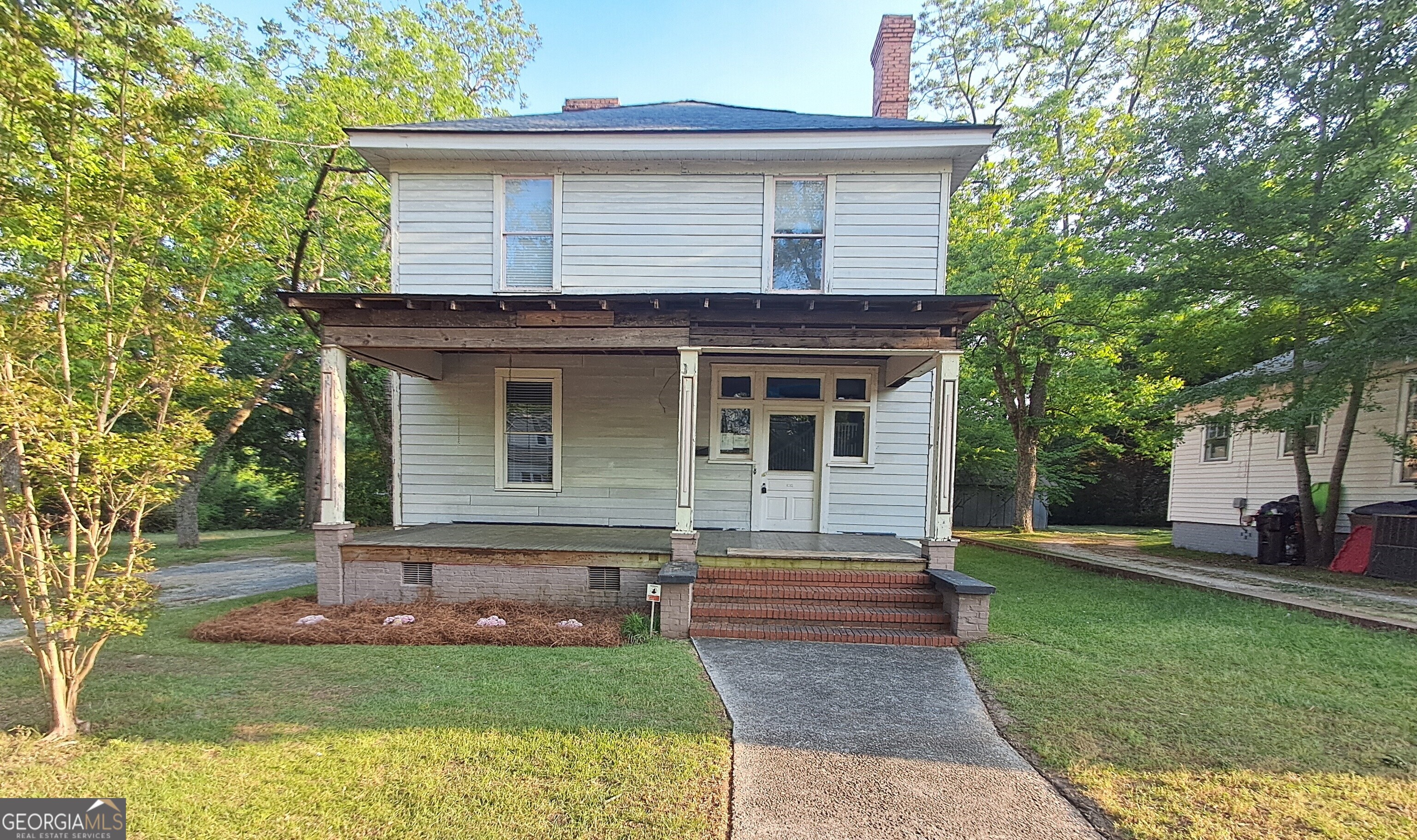401 Forsyth Street Barnesville, GA 30204 - Photo 2 of 25 front view of a house with a yard