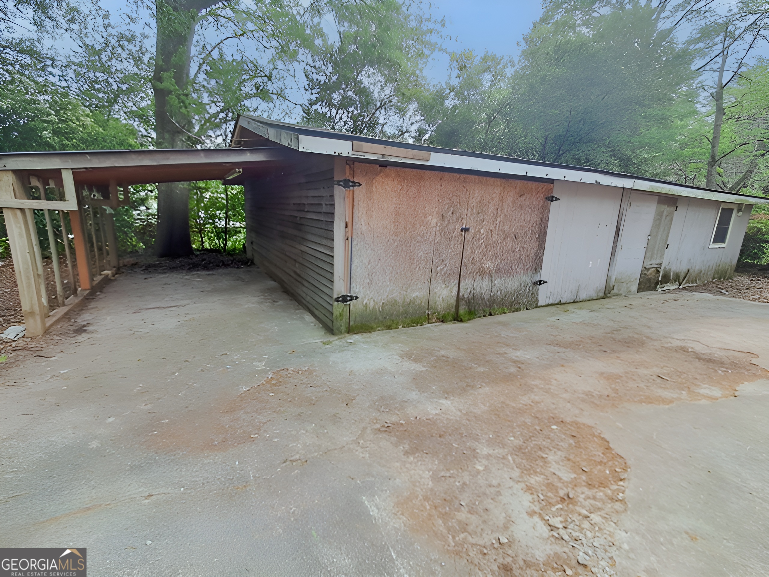 401 Forsyth Street Barnesville, GA 30204 - Photo 22 of 25 a view of backyard with plants and wooden fence