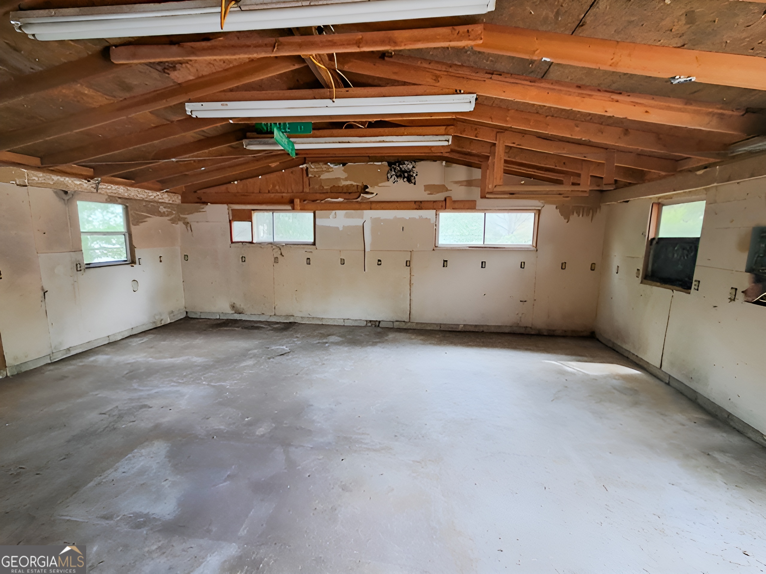 401 Forsyth Street Barnesville, GA 30204 - Photo 23 of 25 a view of a garage