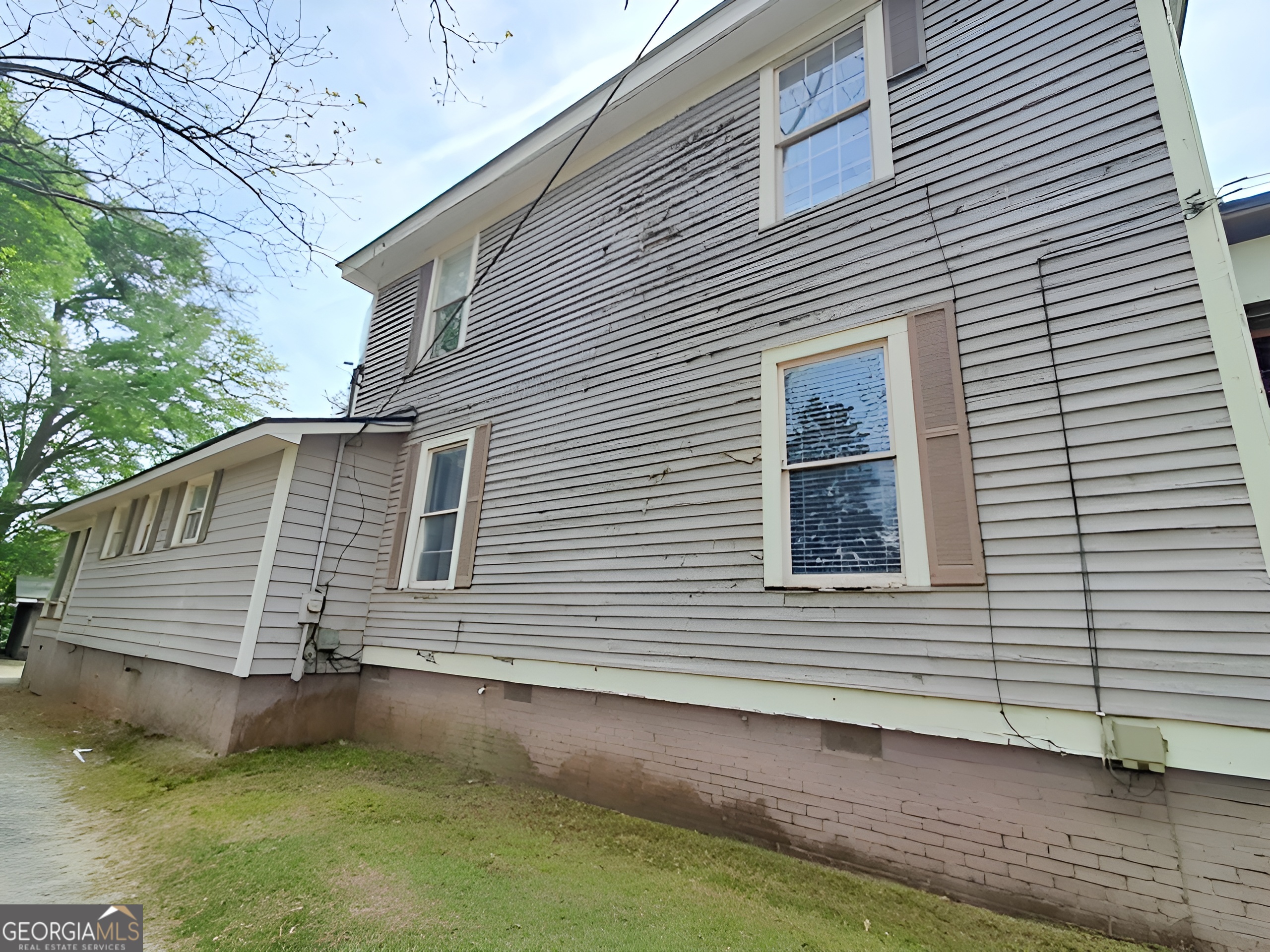 401 Forsyth Street Barnesville, GA 30204 - Photo 24 of 25 a view of a house with a yard and garage
