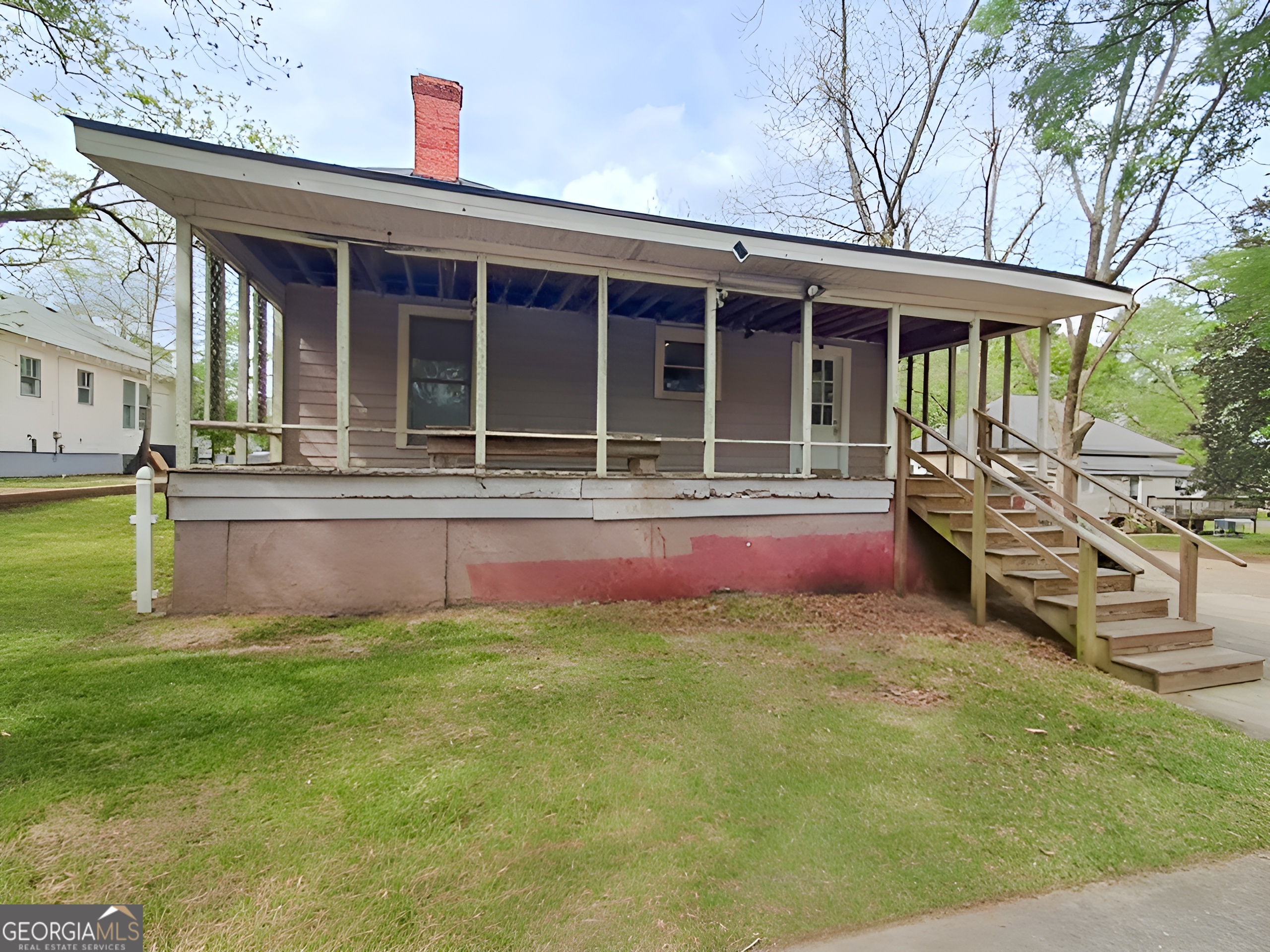 401 Forsyth Street Barnesville, GA 30204 - Photo 4 of 25 a view of a house with a yard and sitting area