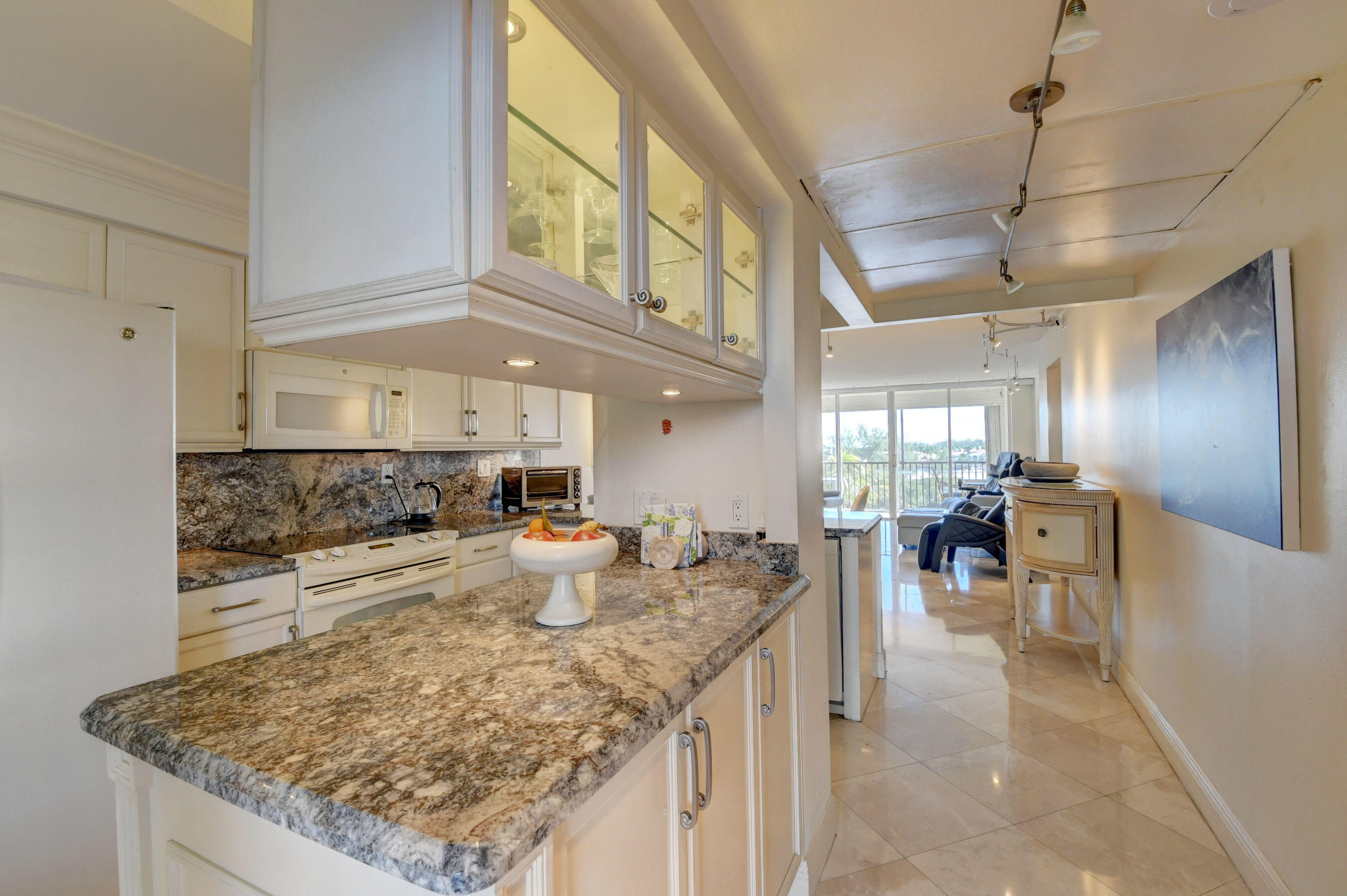 7 Royal Palm Way, Unit 6080 Boca Raton, FL 33432 - Photo 11 of 55 ENTRY AREA