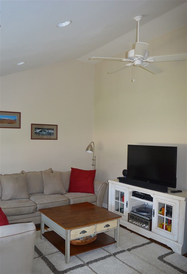 13 Raleigh Drive Nashua, NH 03062 - Photo 4 of 37