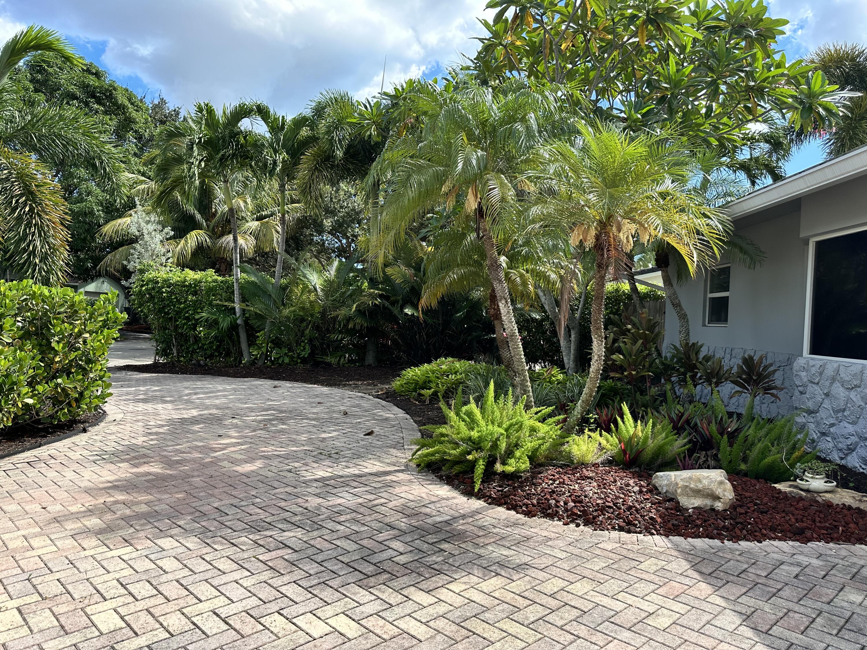 842 Northwest 6th Terrace Boca Raton, FL 33486 - Photo 3 of 6 yard