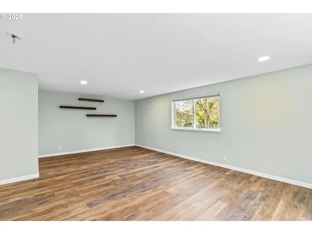 $900,000 | 27862 Green Oaks Drive, Eugene, OR 97402