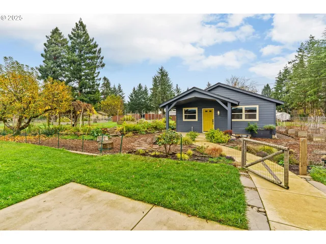 $900,000 | 27862 Green Oaks Drive, Eugene, OR 97402