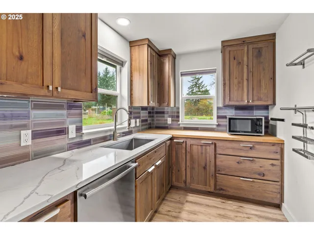 $900,000 | 27862 Green Oaks Drive, Eugene, OR 97402