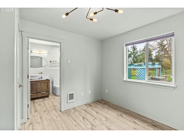 $900,000 | 27862 Green Oaks Drive, Eugene, OR 97402