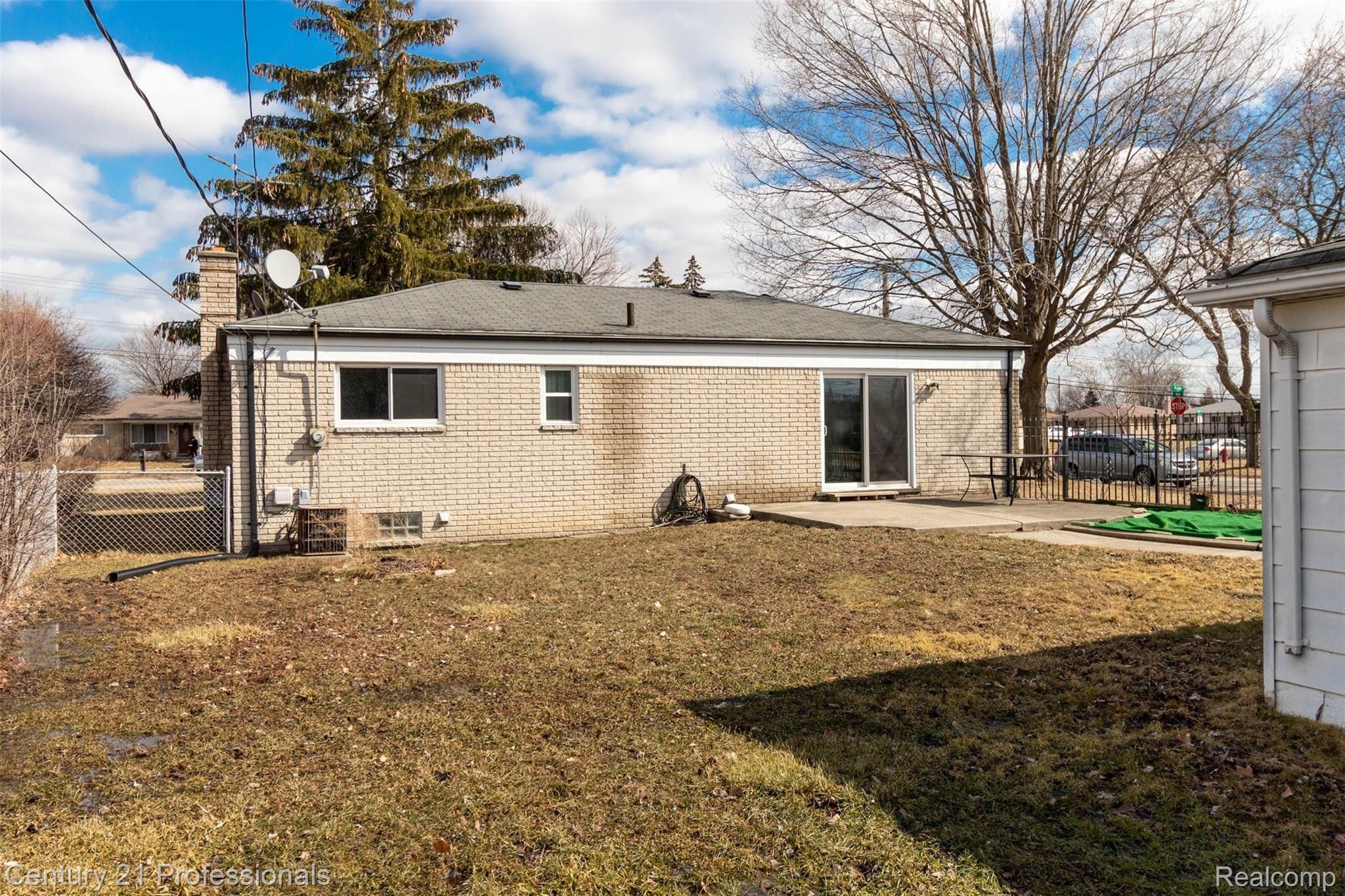 33817 Ryan Road Sterling Heights, MI 48310 - Photo 28 of 32 Backyard