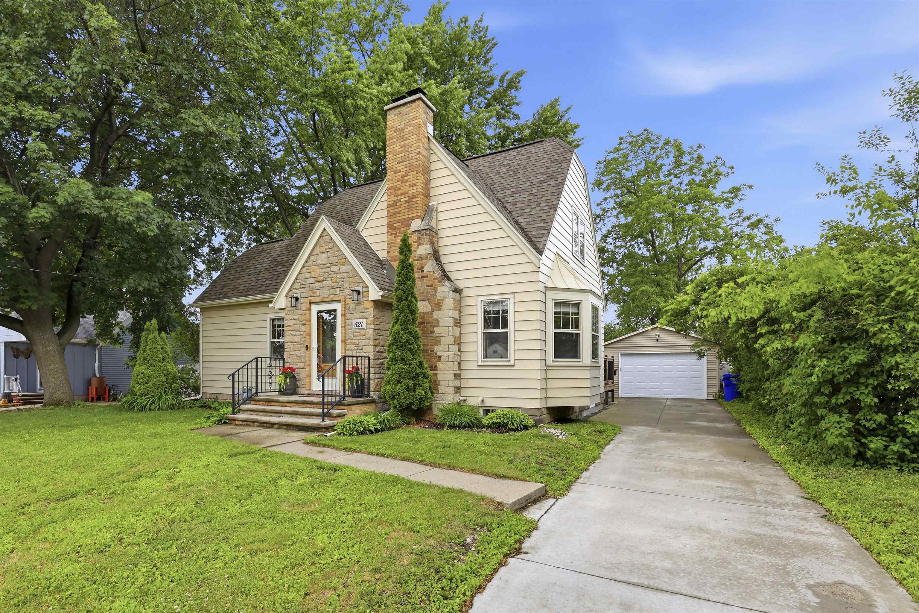 821 South Weimar Street Appleton, WI 54915 - Photo 1 of 37