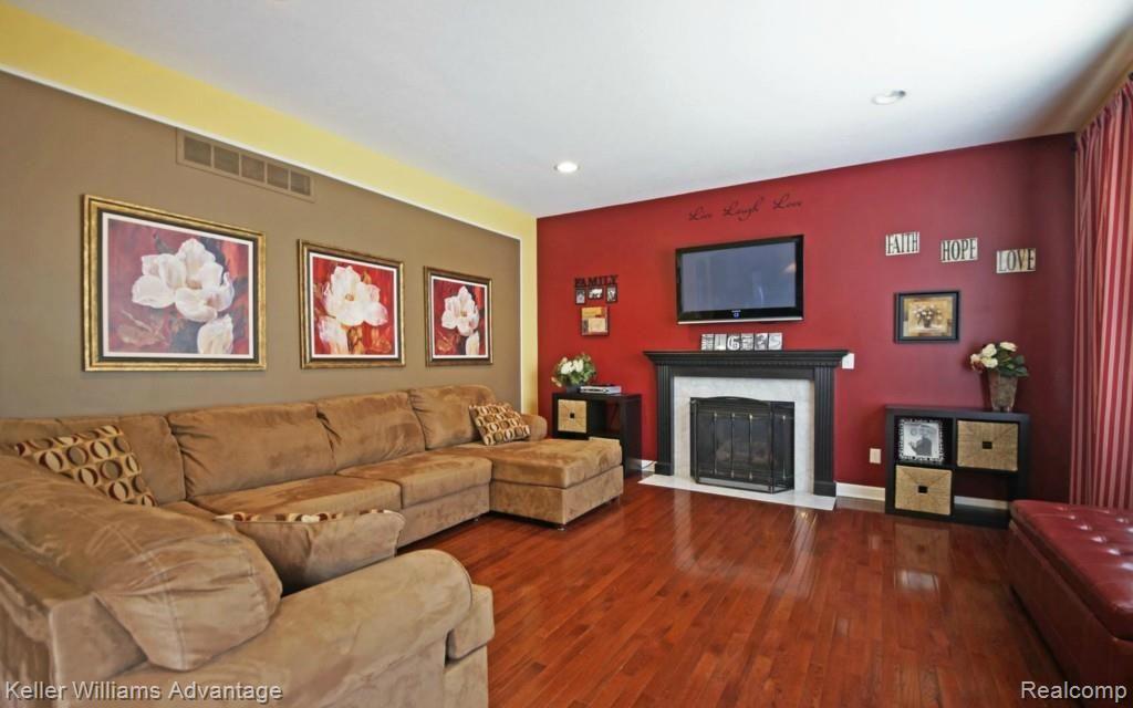 27243 Victoria Road Novi, MI 48374 - Photo 7 of 37
