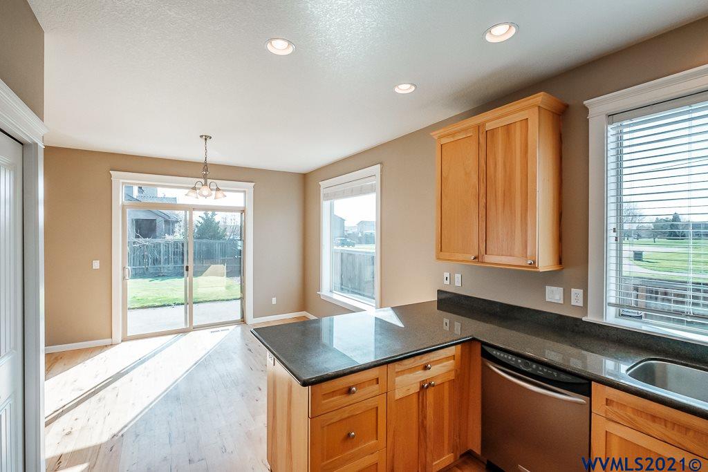 2077 Center Street Southeast Albany, OR 97322 - Photo 10 of 32