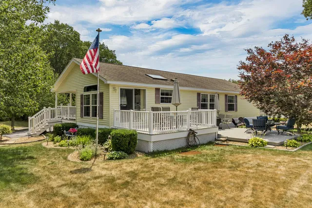 $407,000 | 41 Holly Circle, North Hampton, NH 03862