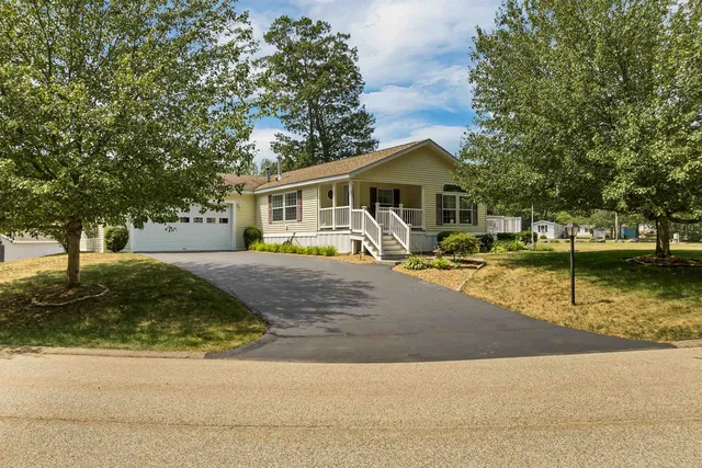 $407,000 | 41 Holly Circle, North Hampton, NH 03862