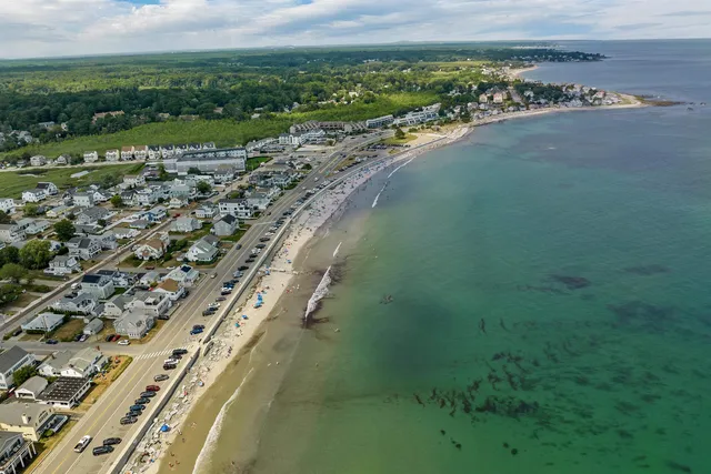 $407,000 | 41 Holly Circle, North Hampton, NH 03862